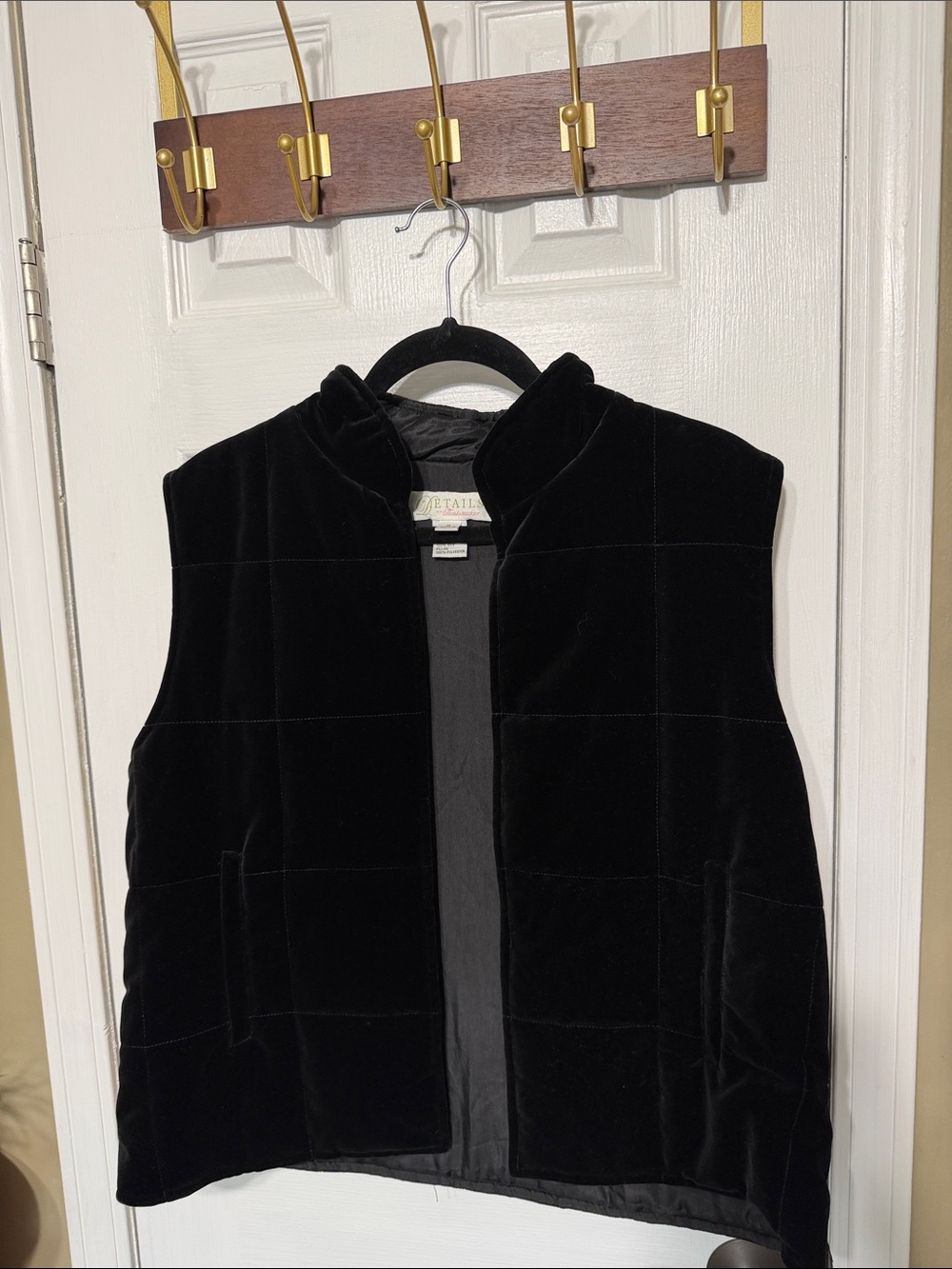 DETAILS Velvet Quilted Sleeveless Vest in Black